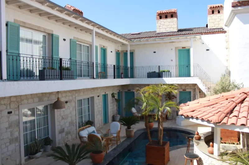 Avlu Alaçatı boutique hotel