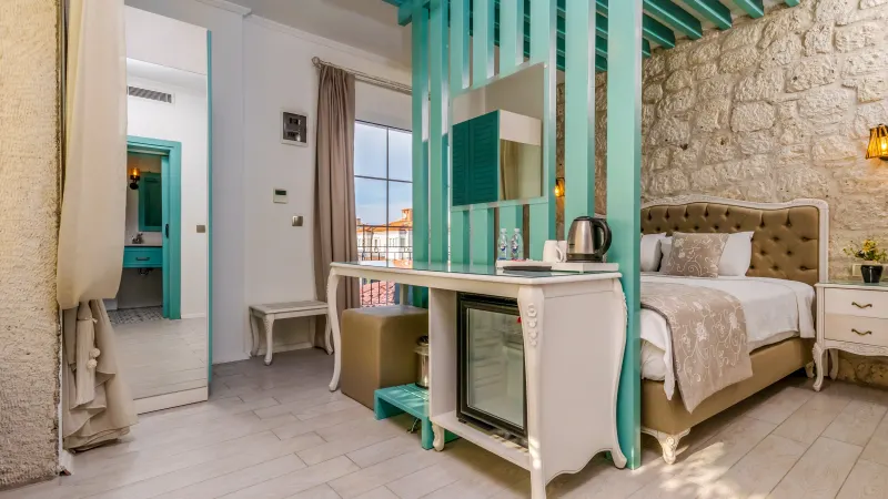 Bay Window Suite